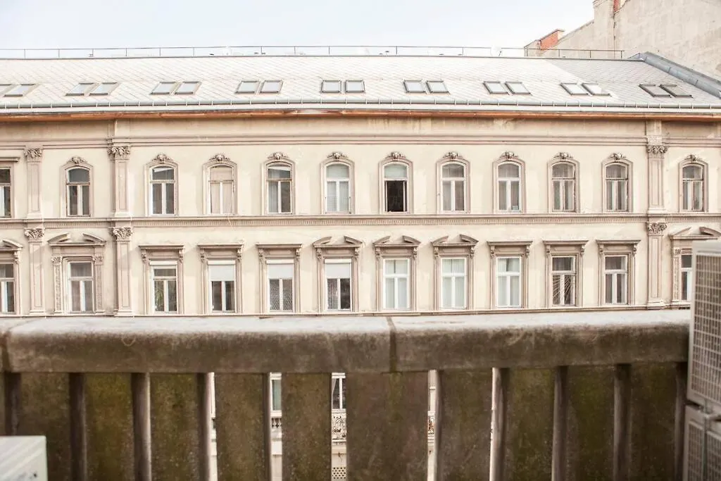 Apartment Downtown Ulloi 3 Budapest